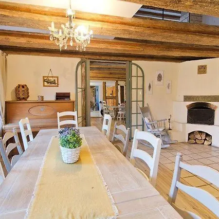 Stylish In The Countryside, Dzier Cin Apartment